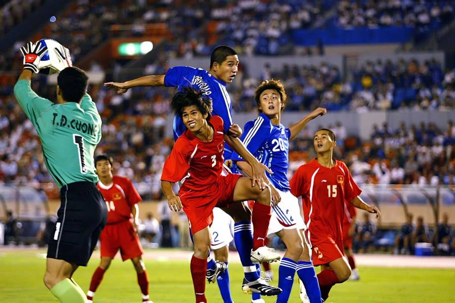 Cầu thủ trẻ nhất ra mắt đội tuyển bóng đá Việt Nam